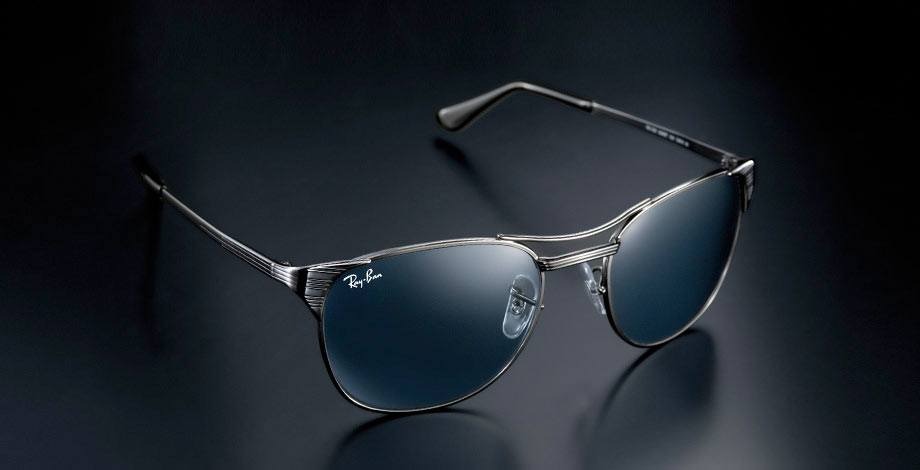 Ray Ban presenta un modelo de gafas diseñado por Johnny Marr